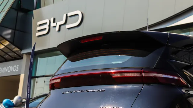 Ein BYD-Autohaus ist zu sehen.