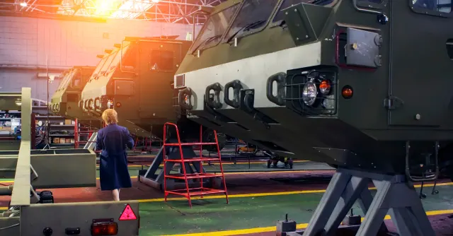 Blick in die Produktion gepanzerter Fahrzeuge.