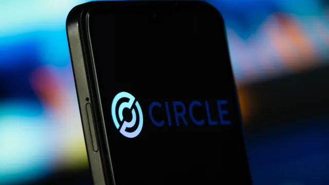 Das Circle-Logo auf einem Smartphone