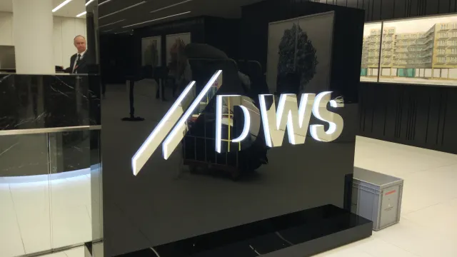 Kritischer Analystenkommentar drückt DWS-Aktie ans MDax-Ende