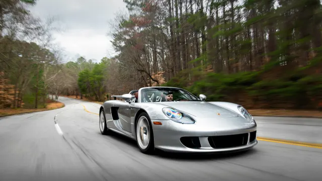 Porsche AG – so schnell wie die Autos sind, so lahm ist die Aktie. Kaufgelegenheit?