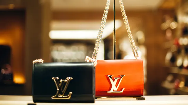 Luxuskonzern LVMH: Aktie ist nach Doppeltop charttechnisch angeschlagen