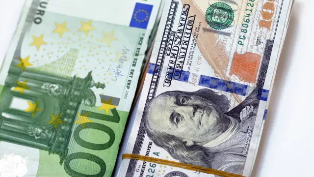 Dollar, Franken, Pfund: Wie du einfach in Fremdwährungen investieren kannst