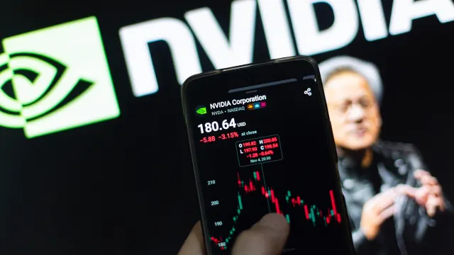 Der Kursverlauf von Nvidia auf einem Smartphone