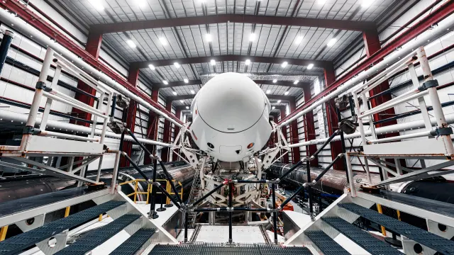 Das Dragon-Raumschiff von SpaceX ist zu sehen.