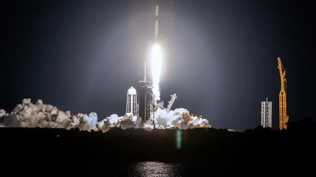 Ein Raketenstart von SpaceX