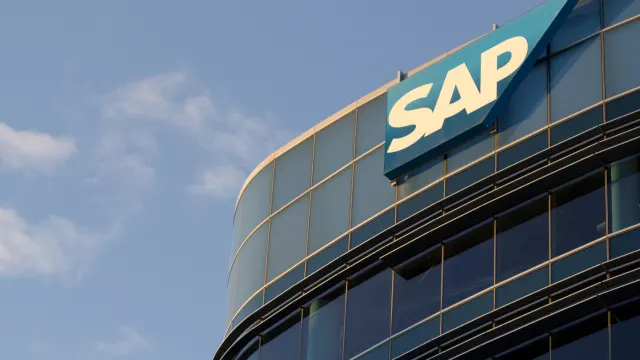 SAP punktet mit starken Zahlen und hebt Gewinnprognose an