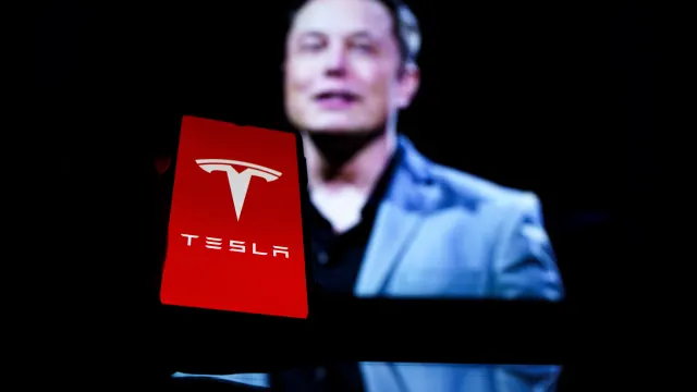 AKTIE IM FOKUS 3: Tesla etwas erholt nach Streit von Musk und Trump