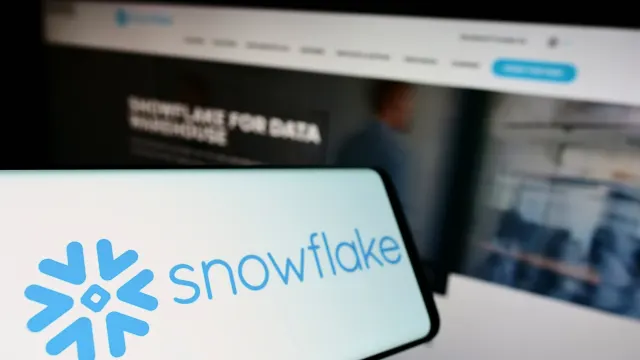 Snowflake zwischen KI-Fantasie und hoher Bewertung – Kauf-Setup trotz Risiken