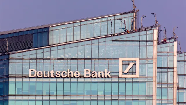 Aussagen zum Anleihegeschäft bremsen Deutsche Bank weiter