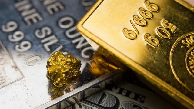 Gold- und Silberbarren.