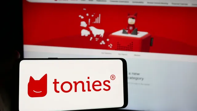 Das Logo der Firma Tonies ist auf einem Smartphone zu sehen