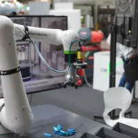 Ein Industrieroboter.