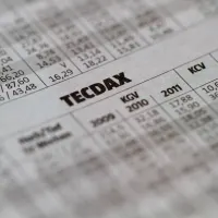 TecDax-Kurse in einer Zeitung sind zu sehen