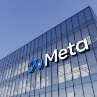 Meta knackt Konsolidierung: Kursziel 900 USD, Trade wird gerollt