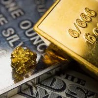 Gold- und Silberbarren.