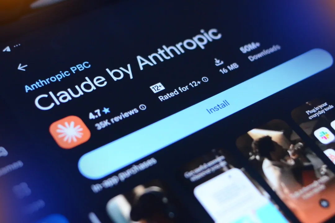 Die Claude-App auf einem Smartphone