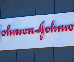 Johnson & Johnson hebt Prognose an - Aktie steigt
