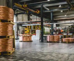 Produktionshalle in den Asta-Hauptquartieren in Österreich.