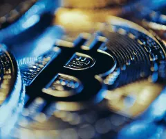 Eine Bitcoin-Münze ist zu sehen.