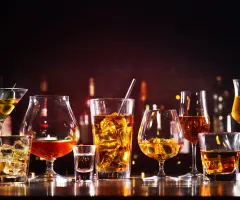 Schnapshersteller Pernod Ricard senkt Jahresprognose - hofft auf Besserung