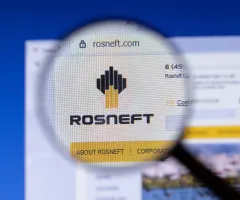 Rosneft-Logo auf Laptop-Bildschirm