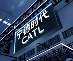 CATL-Logo aufgehangen