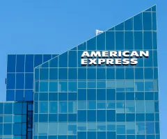 Kreditkarten-Riese American Express hebt Umsatzausblick an