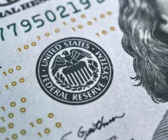 Das Siegel der Fed auf einem Dollar-Schein.