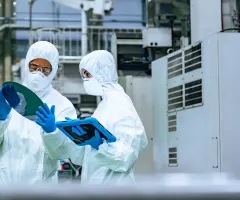 In einer Fabrik für Chips.
