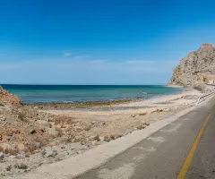 Straße auf der arabischen Halbinsel an der Straße von Hormus.
