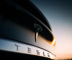 Tesla setzt wegen Lage im Roten Meer Produktion in Grünheide aus