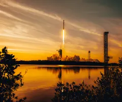 Eine Rakete beim Abflug.