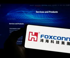 Foxconn-Logo auf Smartphone-Bildschirm