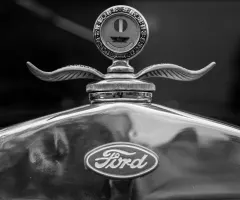 Ford: Aktie unter Druck nach Prognosesenkung