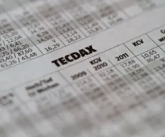 TecDax-Kurse in einer Zeitung sind zu sehen