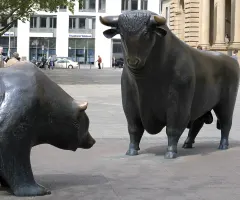 Bullen- und Bärenstatue vor der Frankfurter Börse