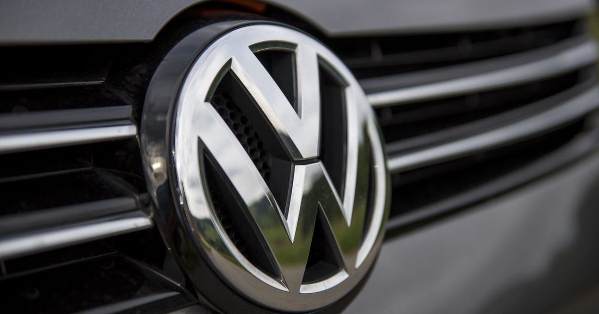 ROUNDUP: Betriebsgewinn im VW-Konzern legt 2022 zu - Lieferprobleme bleiben
