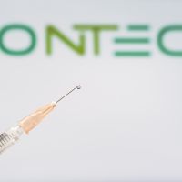 Biotech: Impfstoff gegen Omikron-Variante auf einem guten Weg - hilft das der Aktie wieder auf die Sprünge?