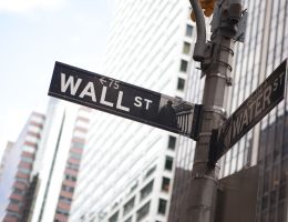 Wall Street: Abverkauf geht weiter - Aussichten sind "immer noch chaotisch" - Biontech stark, Coty und Rivian tauchen ab