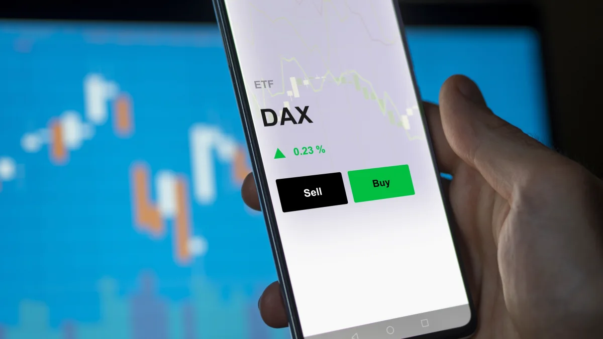 Dax legt minimal zu - Gold gleicht Wochenverluste aus