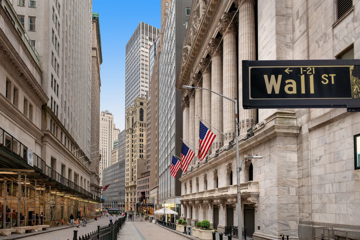 US tech stocks fall amid valuation concerns and higher interest rates